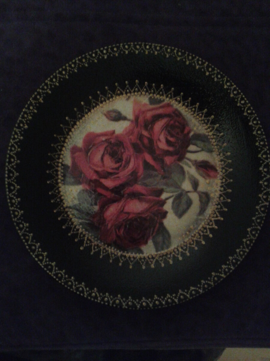 тарелочка под винтаж, ох и не сразу далась, трижды смывала!)