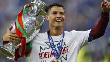 Фото: uefa.comПортугальский форвард вспомнил триумф своей дружины на Евро-2016. В финале турнира португальцы со счетом 1:0 обыграли сборную Франции.
