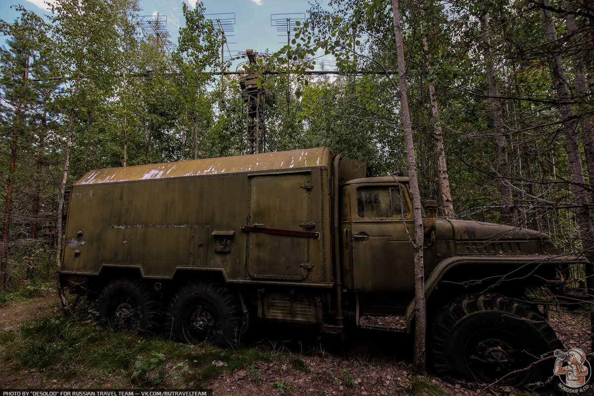 Нашёл старую военную технику посреди леса. Показываю, как выглядят брошенные машины!