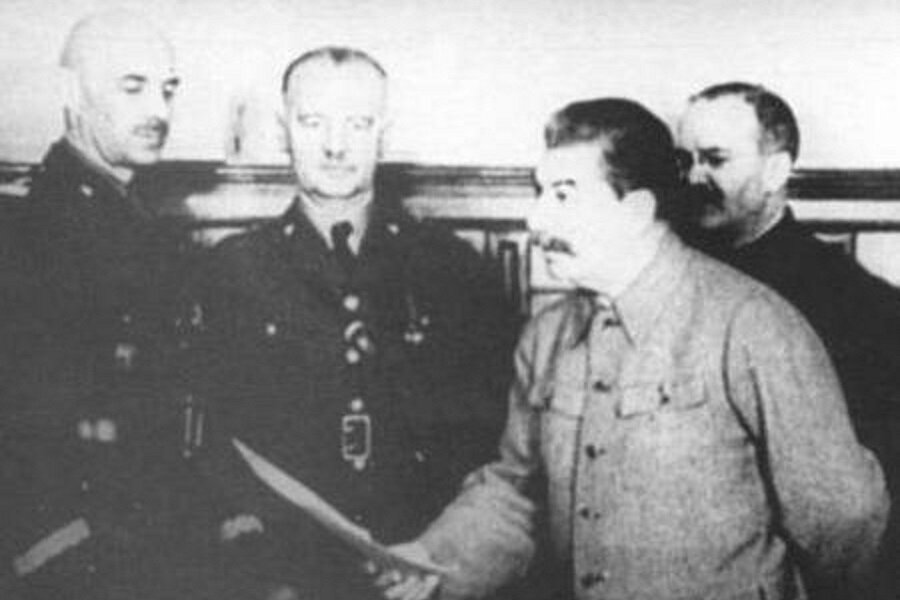 Андерс, Сикорский, Сталин, Молотов. На переговорах в Кремле 03 декабря 1941 года.