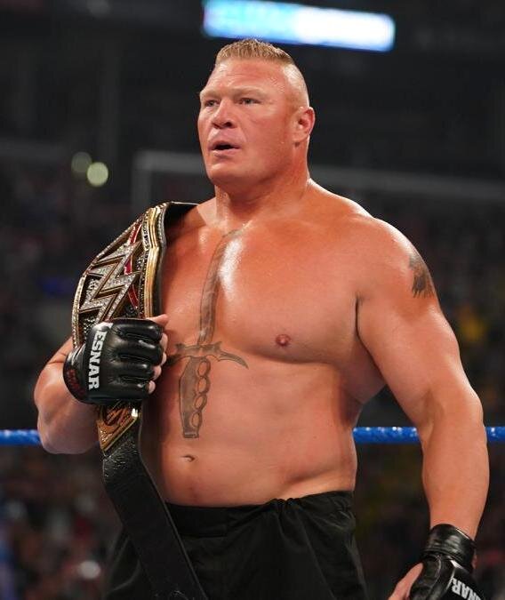 Брок Леснар с поясом WWE