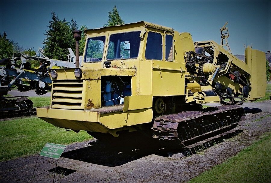 Экскаватор ЭТЦ-202 в Эстонском сельскохозяйственном музее. Источник:https://avatars.mds.yandex.net/get-zen_doc/49107/pub_5d9f5e5a9515ee725602a62b_5d9f6bb698fe7900ad797277/scale_1200