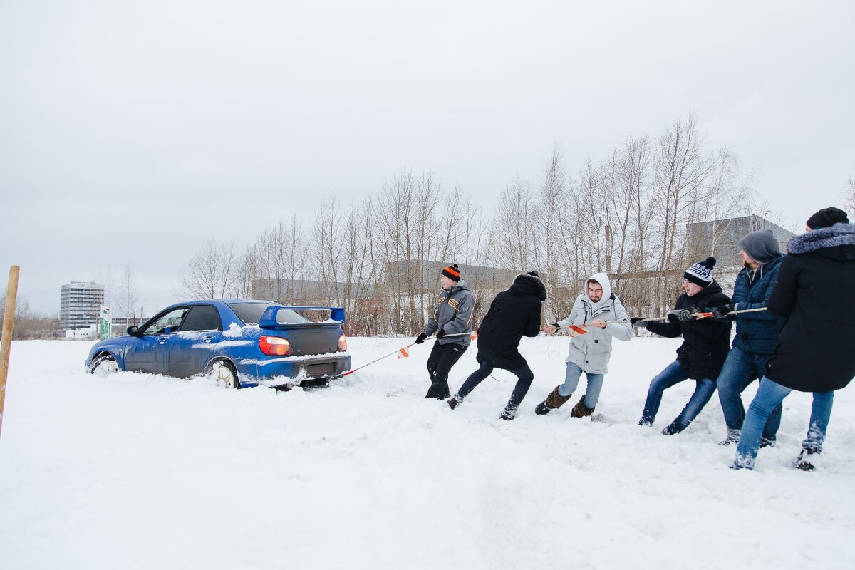 Пытаемся вытащить Subaru WRX своими силами (у нас это получилось)