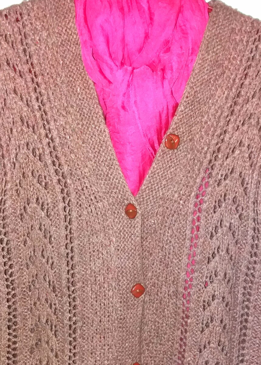 Жилет, который согреет меня в самые сильные морозы - связан руками моей Мамы