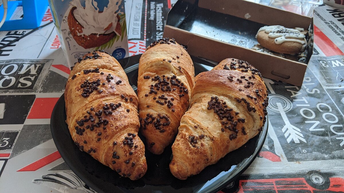 Три из двух круассанов