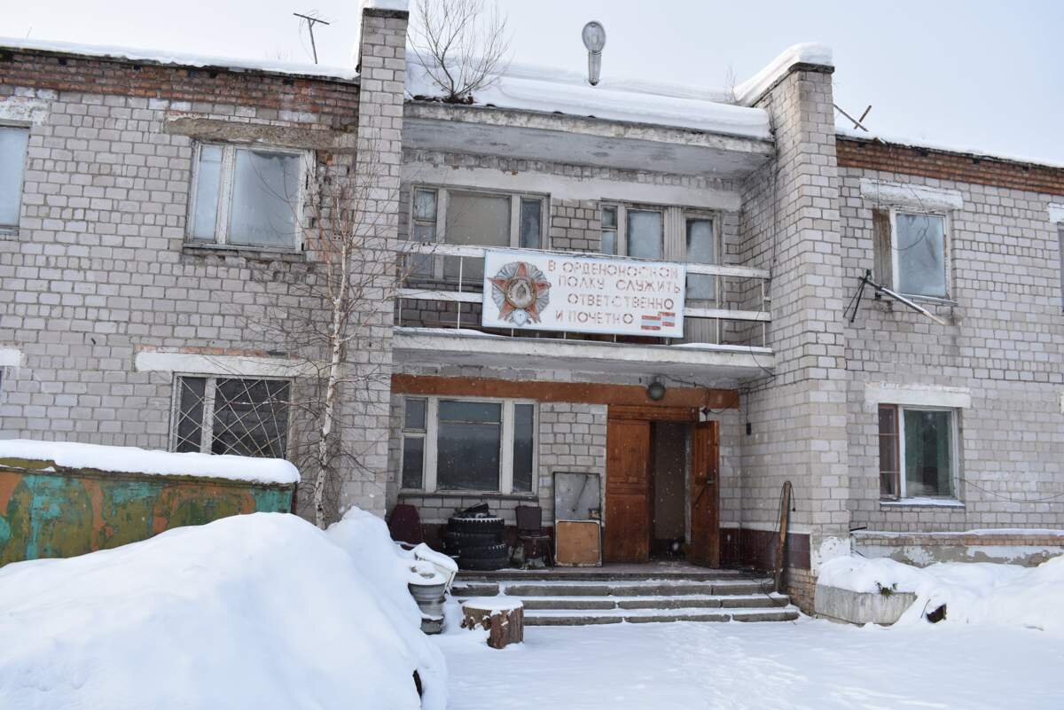 Если б не фермер, от этого здания уже ничего бы не осталось. Фото: Виктор Решетень/"Красноярский рабочий".