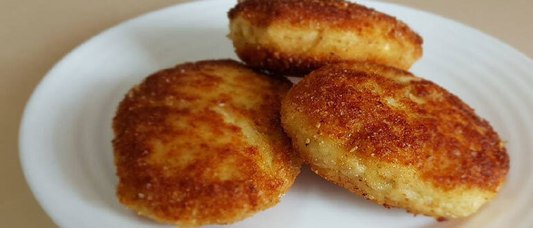 Какие ингредиенты нужны для мягких и пышных котлет из фарша? 