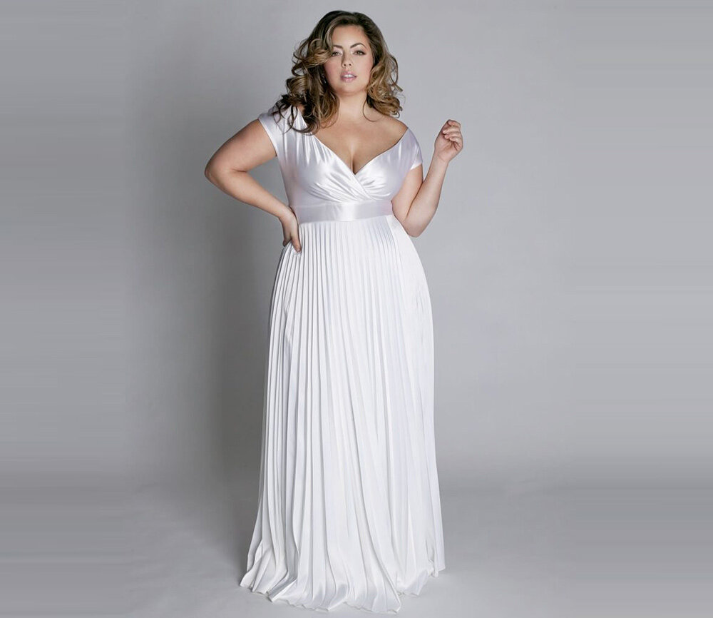 элегантная дама пышных форм в белом платье. zabavnik.club