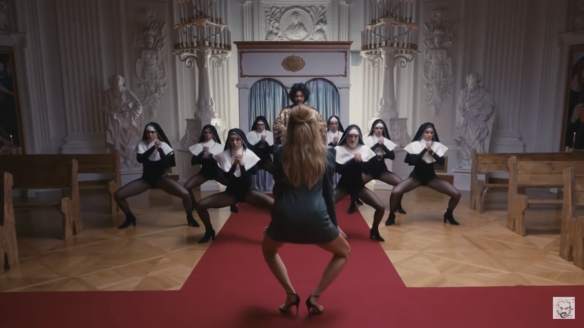 Клип «Романы». Монашки танцующие в боди. Источник фото: yandex.ru