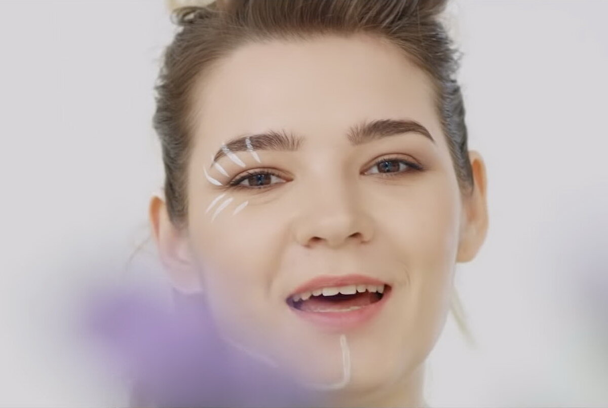 Кадр из официального видеоклипа