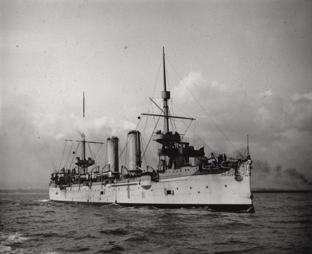 Там, над дальней горой… ( БАСЁ )  Японцы по бюджету 1891 финансового года заказали фирме "Армстронг"четвертый крейсер для своего флота по фирменному рецепту верфи.