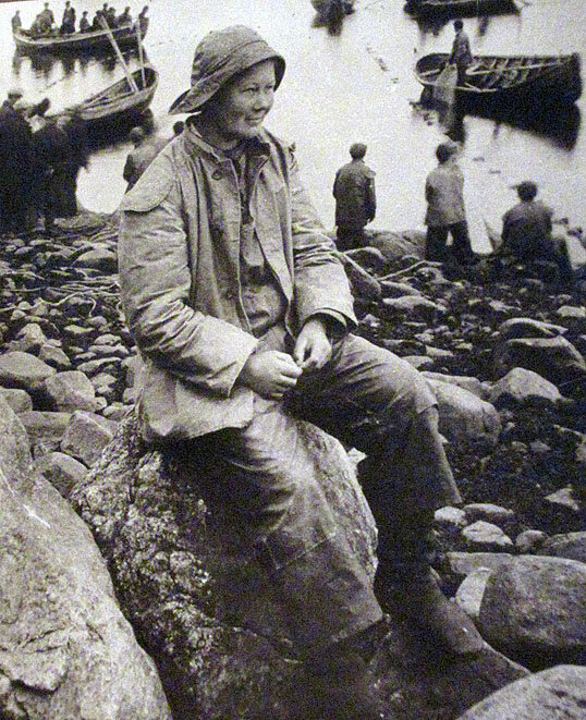 Рыбачка – саамка из многонациональной молодежной бригады. Мурманская обл., г. Мурманск, 1930-е гг. Фото из экспозиции Российского этнографического музея