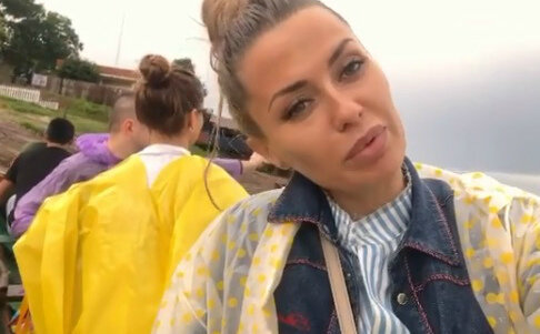 Боня ведет прямую трансляцию во время путешествия