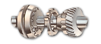 Syncromesh отключенЗубчатое колесо свободно вращается на втулке и вращается за счет зацепления с зубчатым венцом. Блок синхронизации, соединенный с главным валом, лежит рядом.