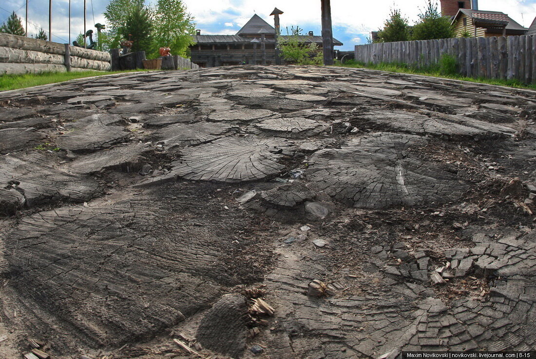 1.
Проезжая село Абалак попадаешь в базу отдыха и с самого входа погружаешься в настоящую русскую сказку, воплощенную в жизнь.

