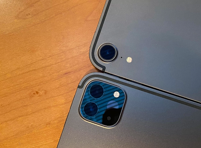 Двойная задняя камера нового iPad Pro и лидар, по сравнению с одиночной задней камерой iPad Pro 2018 года.
