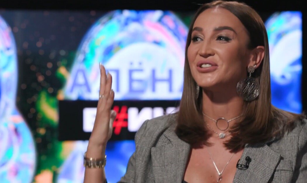 Кадр из шоу на ютуб-канале Super /Бузова интервью, Бузова и дава 