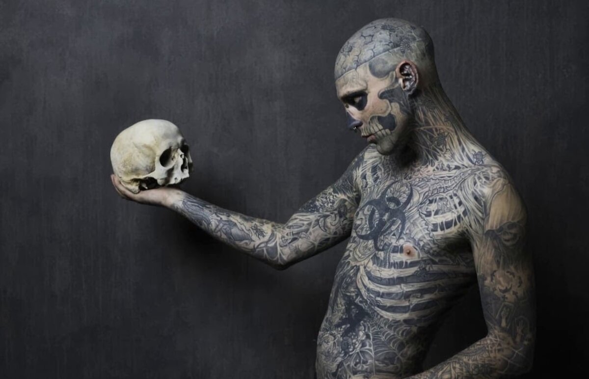 Медики рассказали, кому нельзя делать татуировки