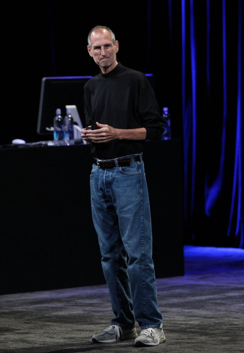 Одна из последних презентаций Apple со Стивом Джобсом, где на его ногах были New Balance 992.