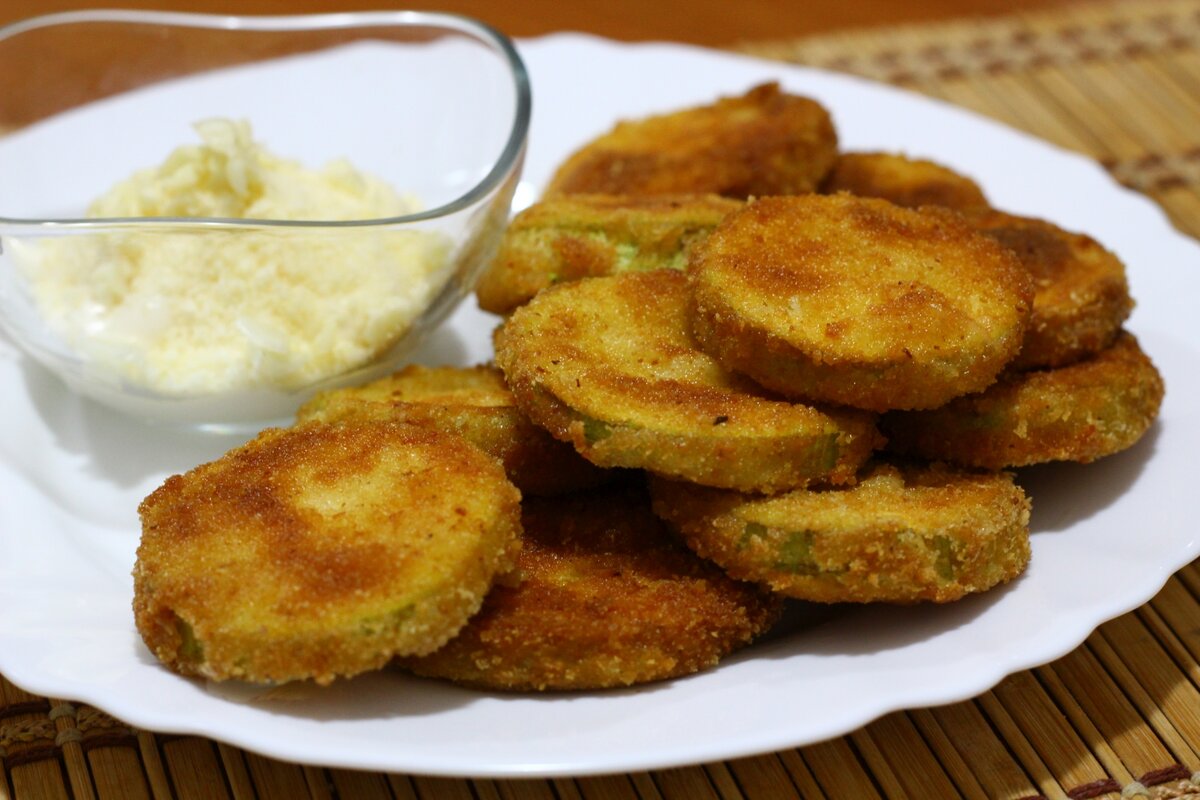 Хрустящие и ароматные кабачки с невероятно вкусным чесночно сырным соусом