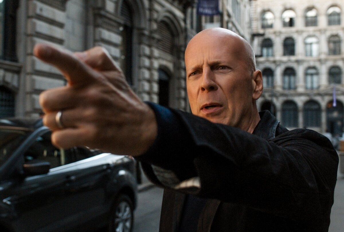 Брюс Уиллис в фильме "Жажда смерти" 2018 г.