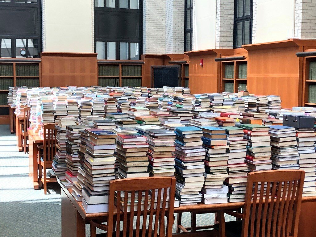 Библиотека классов c. Библиотека Гарвардского университета. Библиотека Гарвардского университета фото. Stack of books. Library time.
