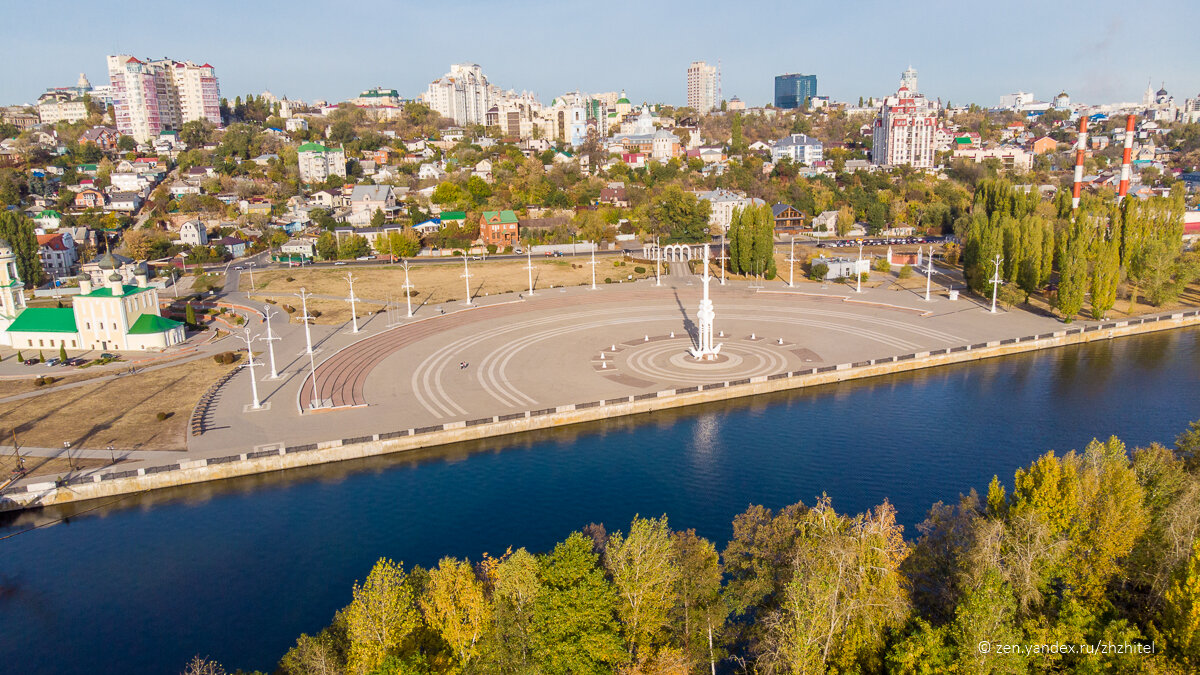 Город воронеж лет. Адмиралтейская набережная Воронеж. Набережная Петра 1 Воронеж. Набережная Воронеж левый берег. Центральная набережная Воронеж.