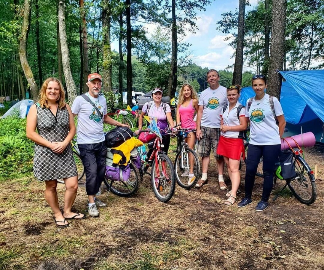 Мой папа (67 лет) часто устраивает "велопокатушки". Команда разных возрастов. Мы также работаем с инвалидами 🧡