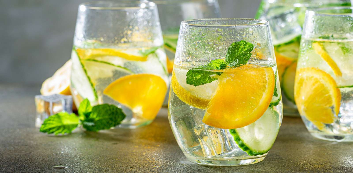 ВОДА С ОГУРЦОМ И ЛИМОНОМ — классический рецепт SPAводы, которую вы можете найти в большом количестве мест. 