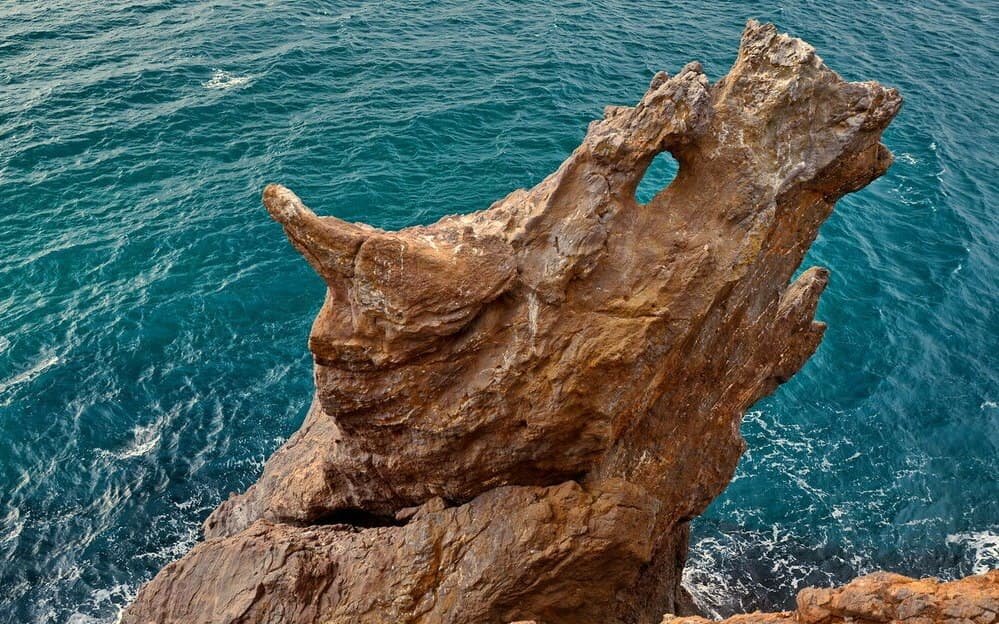 Скала глаз дракона