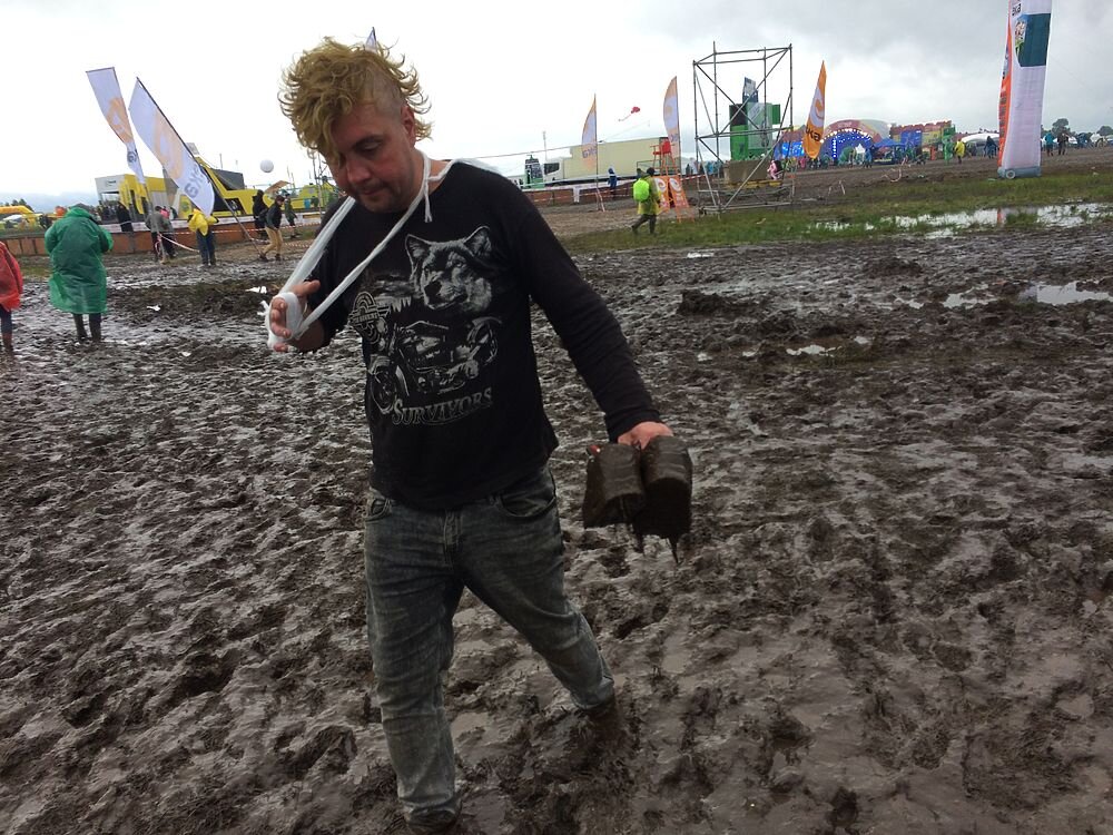 Покупатель выбирает подходящего продавца - картинка для иллюстрации позиции "клиента" из яндекс поиска