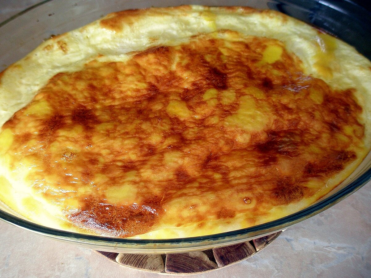 Омлет из 9 яиц и полулитра молока. Объем до выпечки - 1 литр. Рассчитывайте правильно посуду.