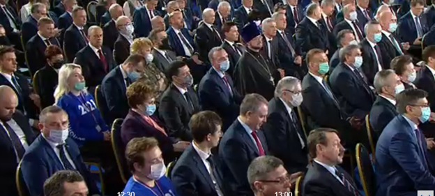 Большинство были без масок