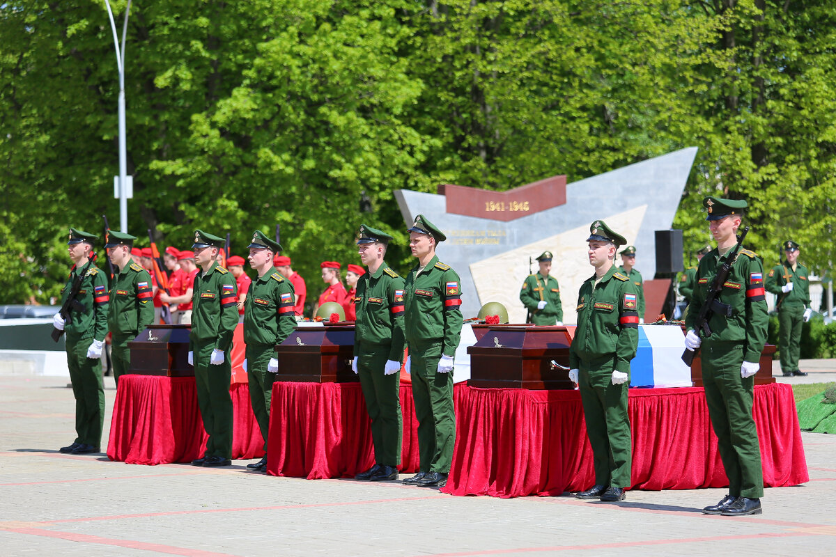 Церемония перезахоронения советских воинов в станице Динской.