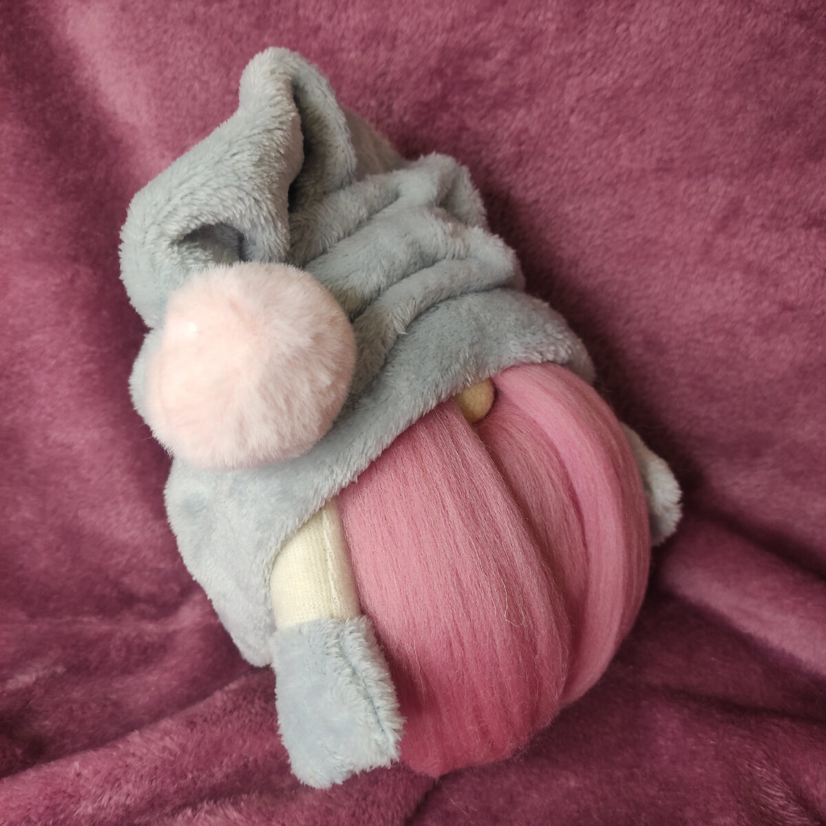 Рост этого гнома 19 см.