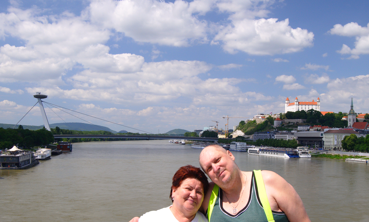 Я лично в мойей лубовю и доминаиты Братислави - Мост Словацкого Народного Востаня, Братиславски Замок - база городского военого гарнизона Братисавы и ДОМ св.Мартина из 15 века.