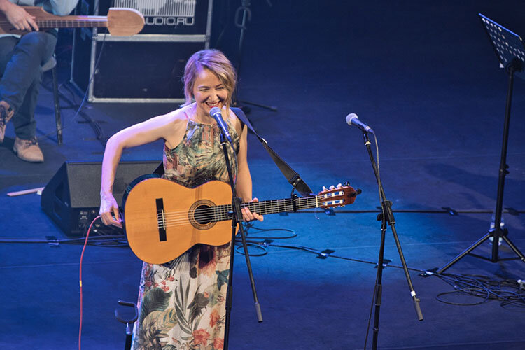    Зуля Камалова: «Я теперь не просто музыкант. Устроилась на работу в начале года, и меня отпустили буквально ненадолго»