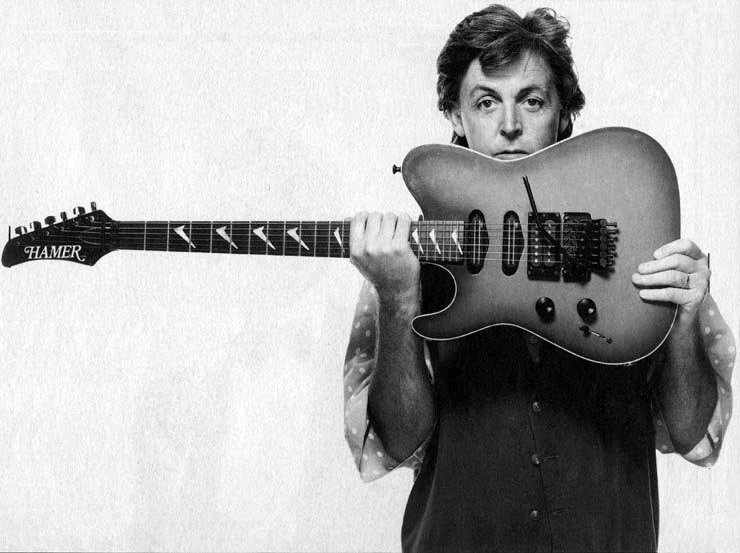 Paul mccartney wings one hand clapping. Пол Маккартни с гитарой.