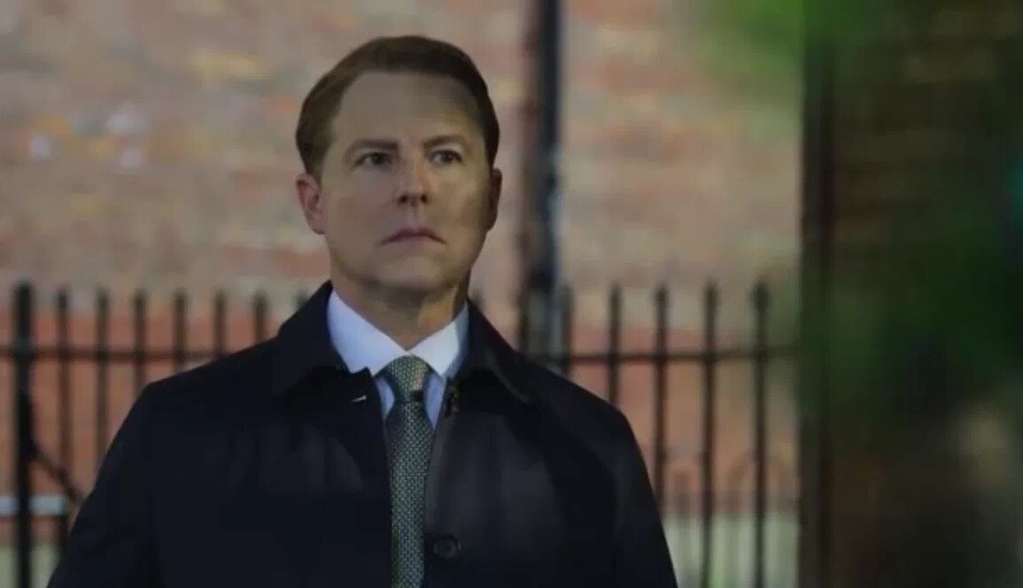 ну ладно, есть тут смутно узнаваемые граждане - Сэмюэл Вест, актёр из проектов, которые будто снимаются по заказу Тв3 и Рен-тв