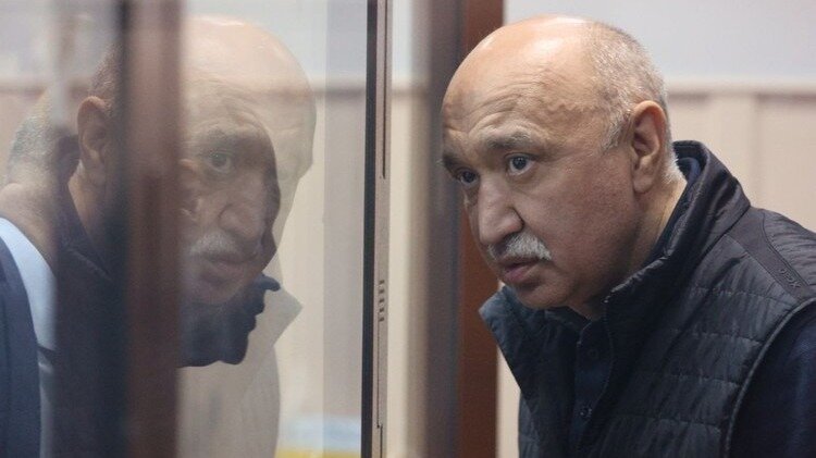    Басманный суд Москвы продлил арест бывшему ректору Казанского федерального университета (КФУ) Ильшату Гафурову. Об этом говорится в материалах картотеки суда.