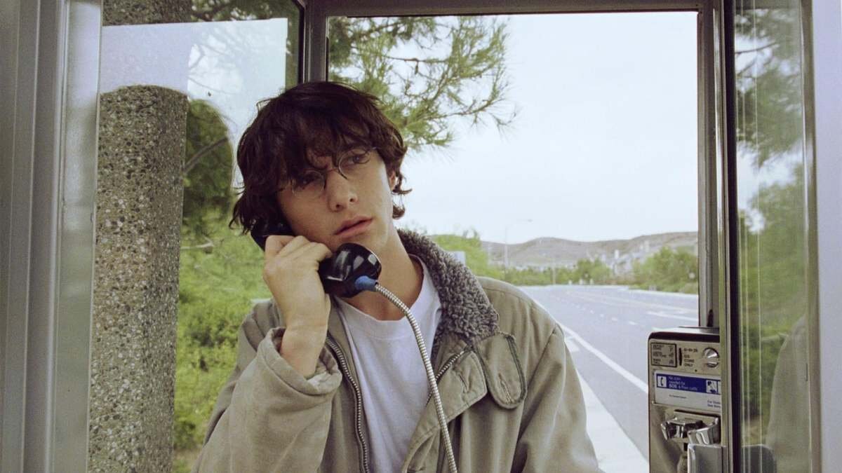 Кадр из фильма "Кирпич" (2005)