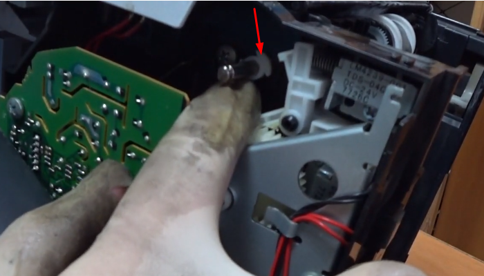 Фото 29. Изношенная часть резиновой поверхности ролика