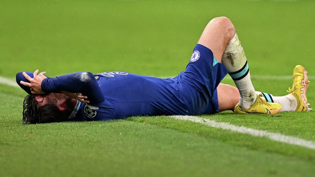    Защитник сборной Англии по футболу и лондонского "Челси" Бен Чилуэлл© AFP 2022 / GLYN KIRK