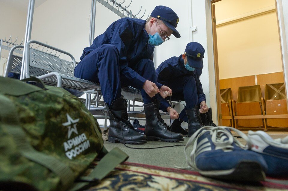     Уже с завтрашнего утра юноши начнут прибывать в сборный пункт на территории Батайска Олег ЗОЛОТО