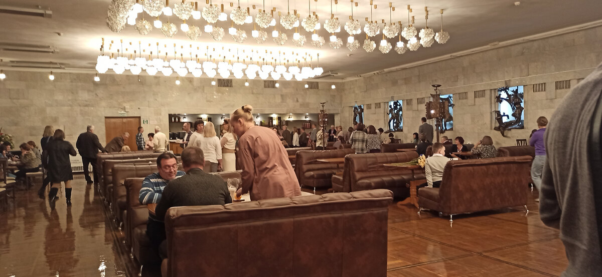 Фойе театра