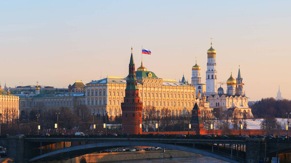 Обложка © Shutterstock / KIRSANOV YURY