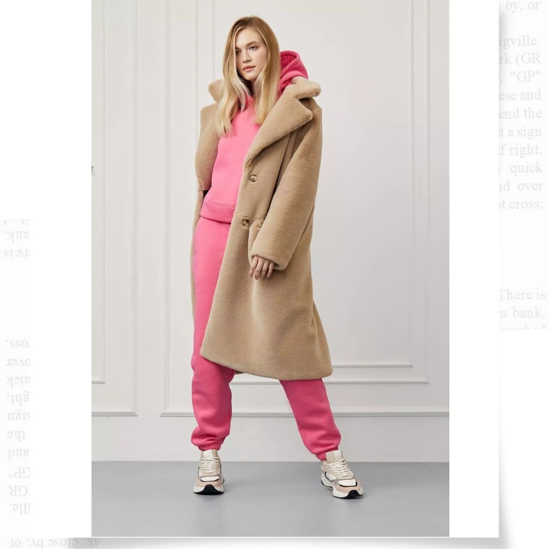 Зимний тренд 2022-2023: это стильное плюшевое пальто выглядит роскошно