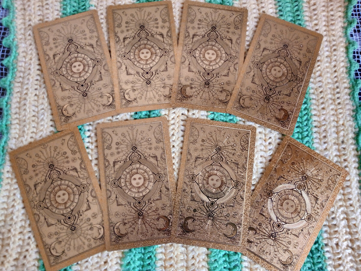 Восемь закрытых вариантов прогноза. Выбирайте свой слева-направо: верхний ряд- позиции 1-4, нижний ряд- позиции 5-8. Фото автора