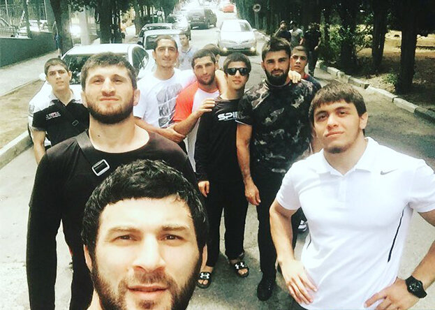    Шамиль Алибатыров (на первом плане), за ним — Магомед Анкалаев.