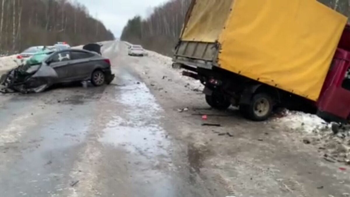     В Арзамасском районе сегодня, 12 декабря, произошла авария с четырьмя пострадавшими. В УГИБДД по Нижегородской области рассказали подробности происшествия.